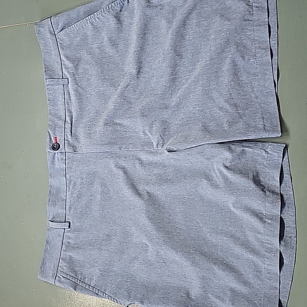 Izod advantage performance mens blue shorts. Size 44. Four pockets. Polyester
